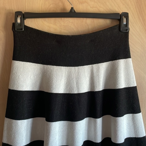 RVN Skirt Jacquard Knit Black White Stripe Women’s Sz: L - Picture 4 of 13